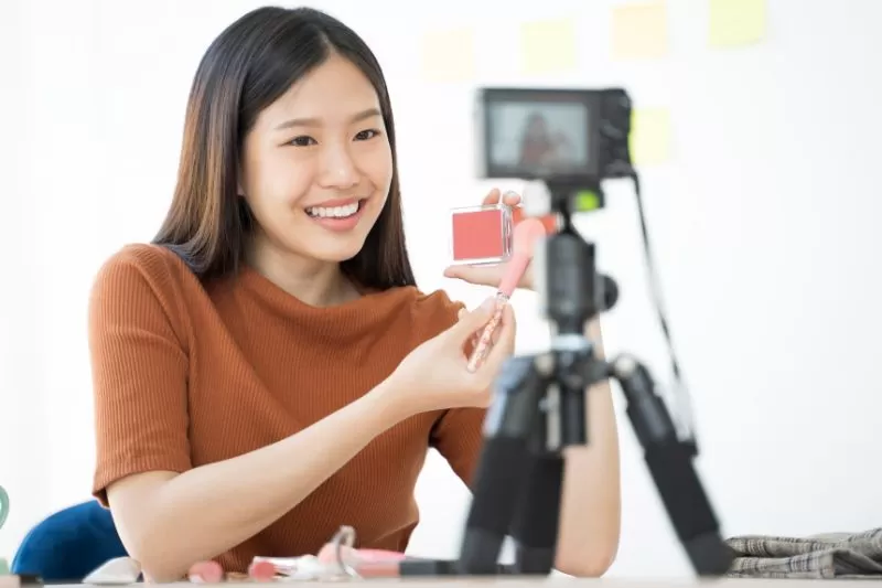 Tận Dụng Sức Mạnh Của Influencers Để Thúc Đẩy Chuyển Đổi Ngành Làm Đẹp