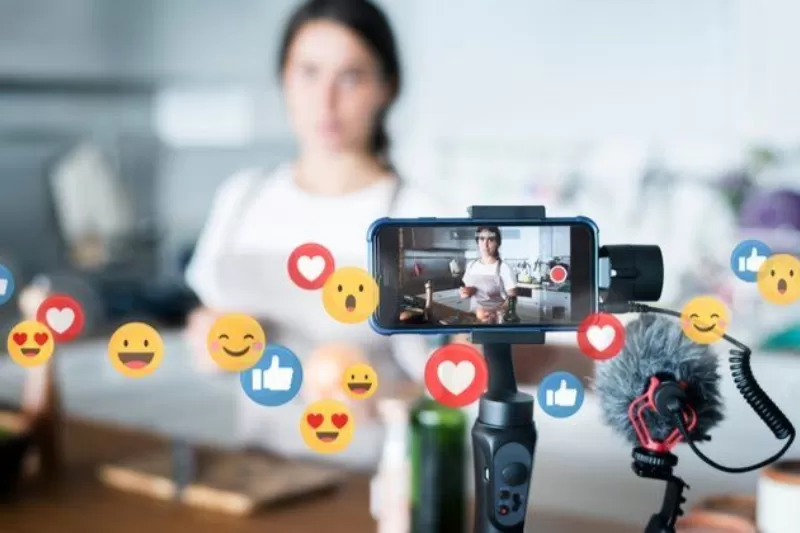 “Bộ Đôi” Xu Hướng Bùng Nổ Doanh Số “Livestream + Influencer”