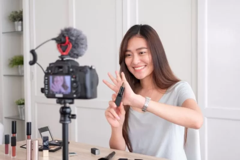 “Bộ Đôi” Xu Hướng Bùng Nổ Doanh Số “Livestream + Influencer”